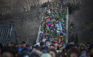 五一假期泰山游客骤减，多位陪爬员感叹接单量不及平日