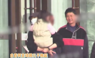 白百何幸福升级！首晒二胎儿子，一家四口幸福美满