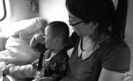 列车进站瞬间，6旬客运员飞身救儿童，英勇事迹感动无数人