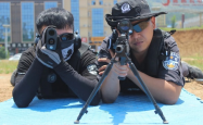南昌特警化身摄影师，持续接单为游客留下美好瞬间