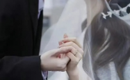 站姐曝光赵磊出发去婚礼路透，甜蜜瞬间引粉丝尖叫！