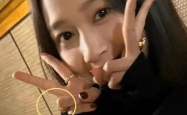 关晓彤左手无名指戴戒指，揭秘明星私生活新动向