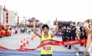 秦始皇穿越时空，惊现长春马拉松现场！一场古今融合的奇妙之旅