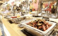 济南5元自助餐爆火，老板无奈被催上班，美食与热情的碰撞，点燃了城市的味蕾