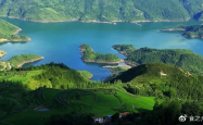 武陵山天池底部材质引发热议，景区回应，304不锈钢打造，确保水质安全