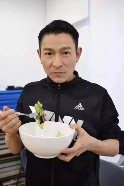 刘德华，人在钱面前最现实，揭秘娱乐圈的金钱法则