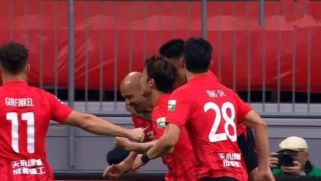 成都蓉城2-1浙江绿城，强势取四连胜，展现中超新势力