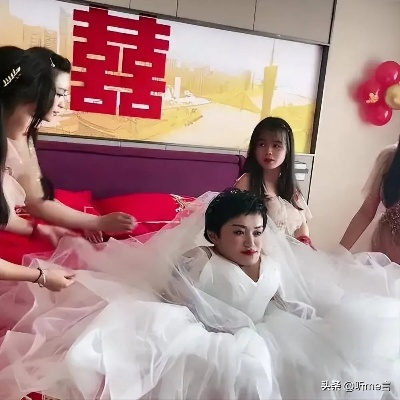 侏儒网红李喜梅与大双哥甜蜜复合，网友感叹爱情无边界！