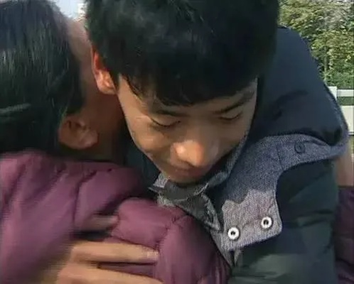 为救同学缺考的男生可以考试了，勇敢与担当的感人故事