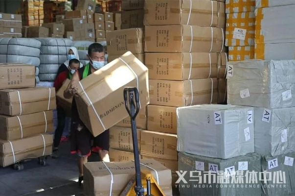 美国客户砸单激增，义乌工厂紧急备战加急发货
