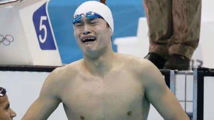 孙杨赛后久久不愿离去，背后故事令人动容