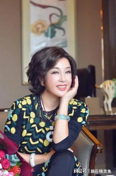 刘晓庆自嘲庆奶，呼吁尊重个人喜好，网友，这才是真正的女神