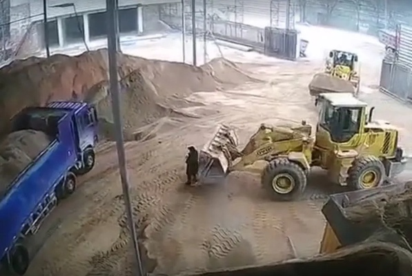 云南装载机致人伤亡事件，悲剧背后的人祸与反思