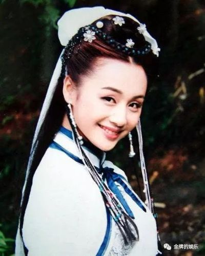 曹颖胃癌手术8天后直播带货，展现坚强意志与乐观态度