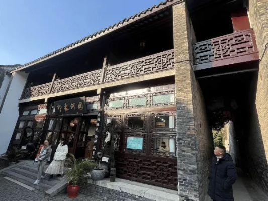 扬州一清代文物合院引发热议，618元起拍引收藏爱好者竞相关注