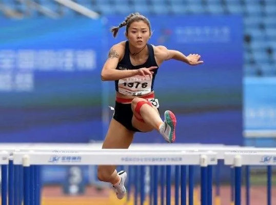 吴艳妮在亚锦赛上一举夺季，中国女子体操再展风采